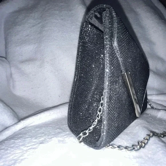 Clutch - Picture 5 of 7